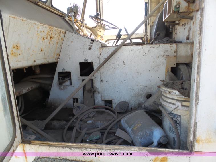 image for item K7676 Elgin Pelican S street sweeper