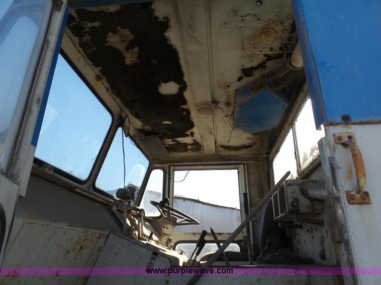 image for item K7676 Elgin Pelican S street sweeper