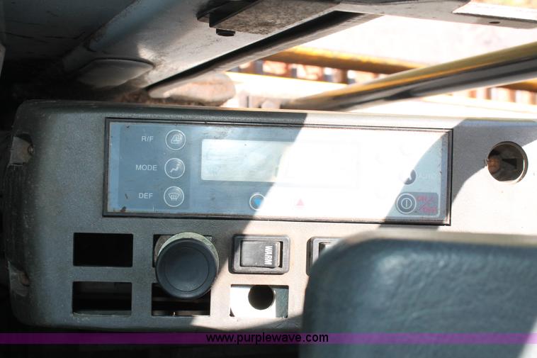 image for item K8805 2005 Kobelco SK160LC excavator