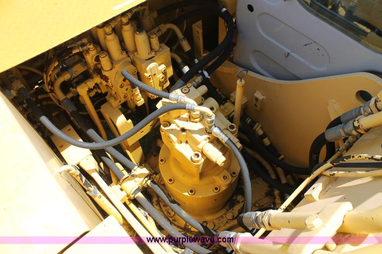 image for item K8805 2005 Kobelco SK160LC excavator