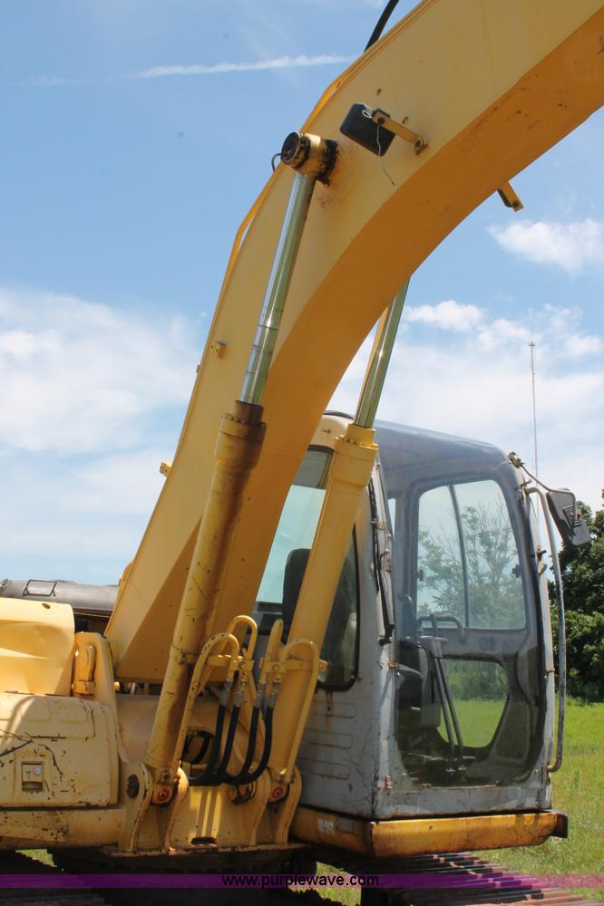 image for item K8805 2005 Kobelco SK160LC excavator