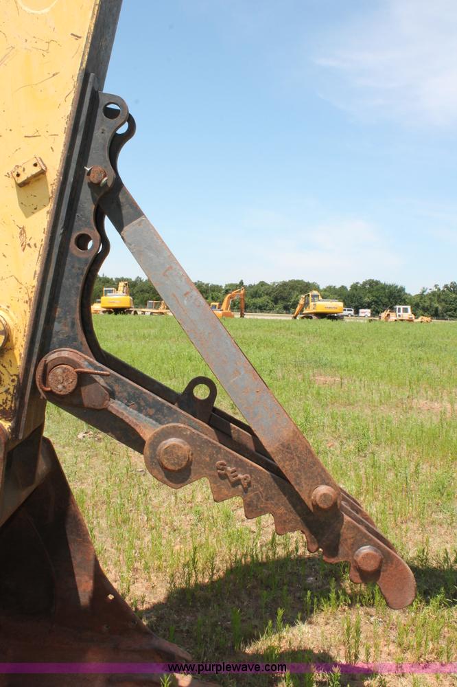 image for item K8805 2005 Kobelco SK160LC excavator