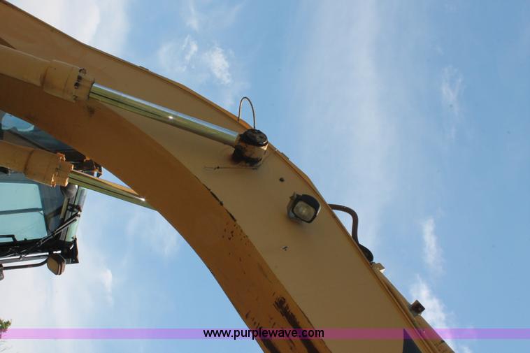 image for item K8806 1998 Caterpillar 322B L excavator