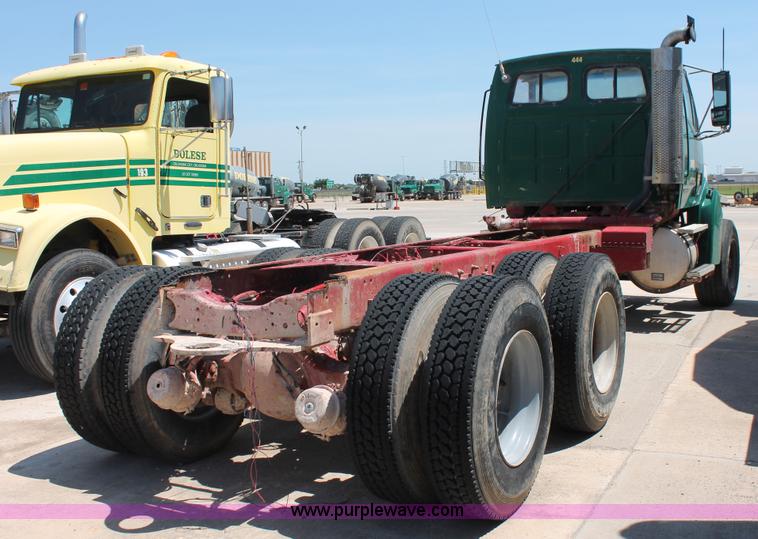 image for item K8811 2001 Sterling L9500 truck cab and chassis
