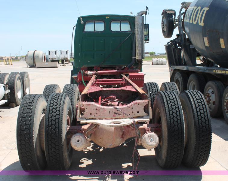 image for item K8811 2001 Sterling L9500 truck cab and chassis