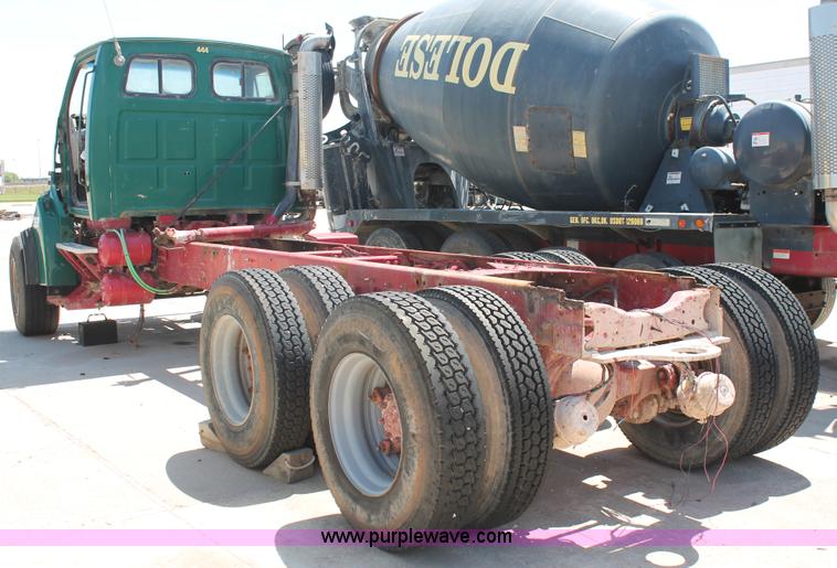 image for item K8811 2001 Sterling L9500 truck cab and chassis