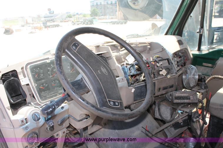 image for item K8811 2001 Sterling L9500 truck cab and chassis