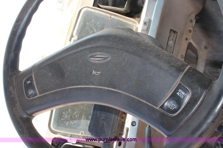 image for item K8811 2001 Sterling L9500 truck cab and chassis