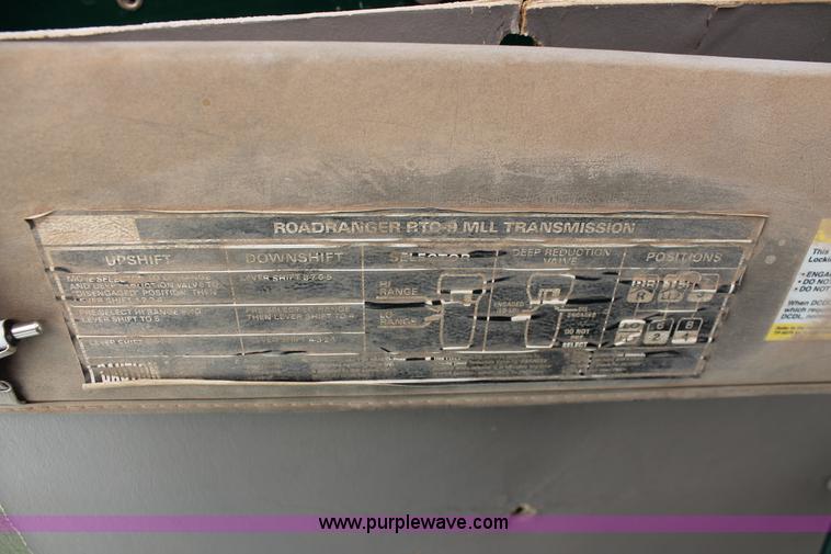 image for item K8811 2001 Sterling L9500 truck cab and chassis