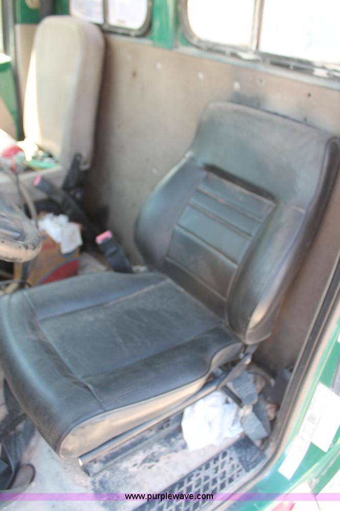 image for item K8811 2001 Sterling L9500 truck cab and chassis