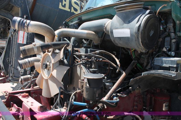 image for item K8811 2001 Sterling L9500 truck cab and chassis