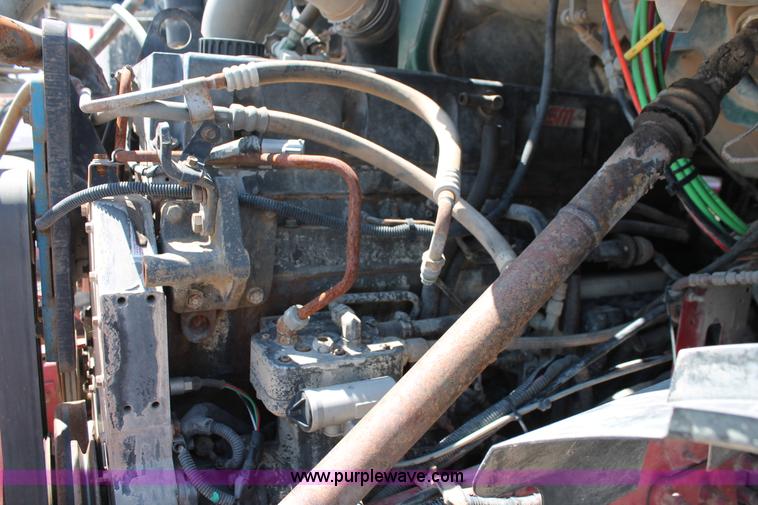 image for item K8811 2001 Sterling L9500 truck cab and chassis