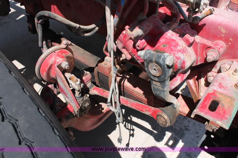 image for item K8811 2001 Sterling L9500 truck cab and chassis