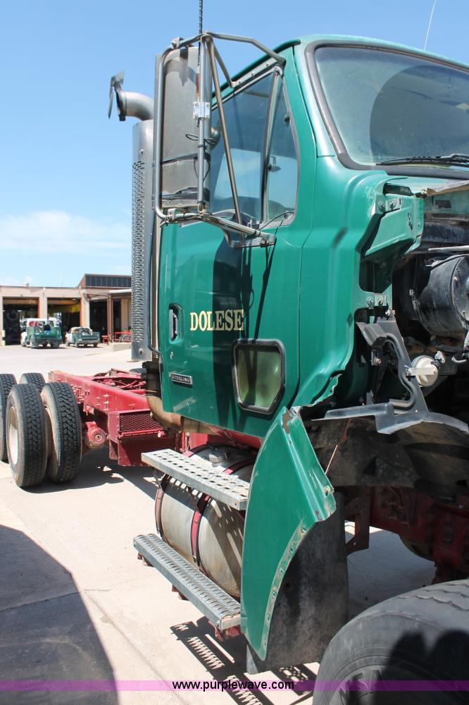 image for item K8811 2001 Sterling L9500 truck cab and chassis
