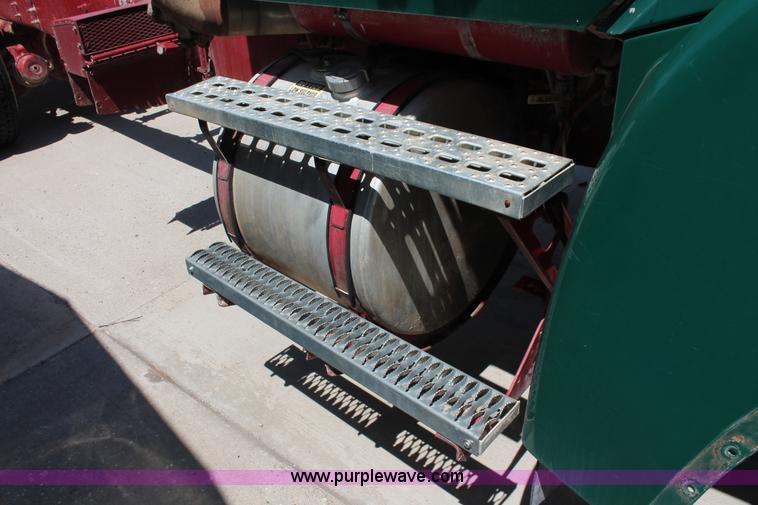 image for item K8811 2001 Sterling L9500 truck cab and chassis