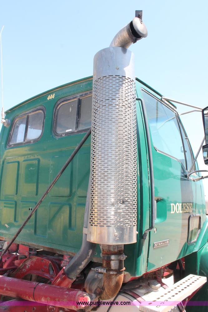 image for item K8811 2001 Sterling L9500 truck cab and chassis