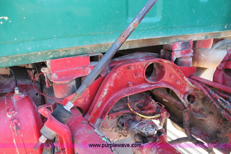 image for item K8811 2001 Sterling L9500 truck cab and chassis