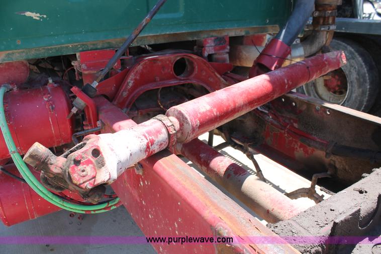 image for item K8811 2001 Sterling L9500 truck cab and chassis