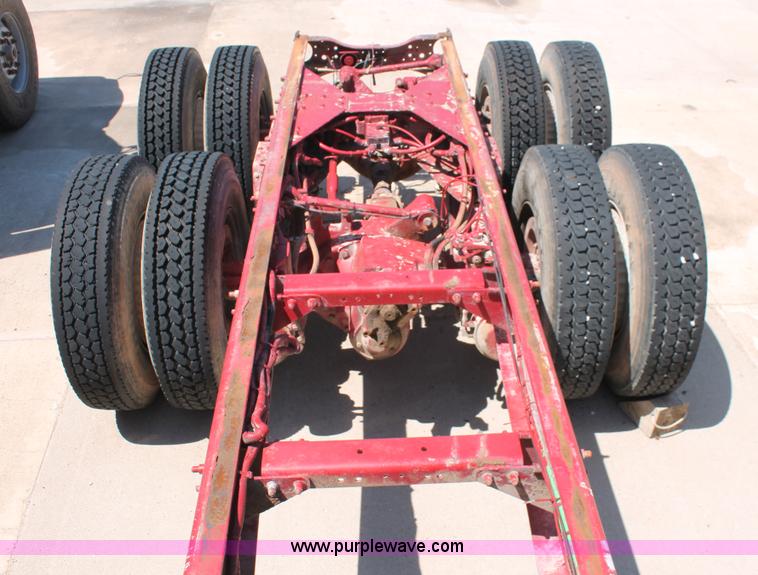 image for item K8811 2001 Sterling L9500 truck cab and chassis