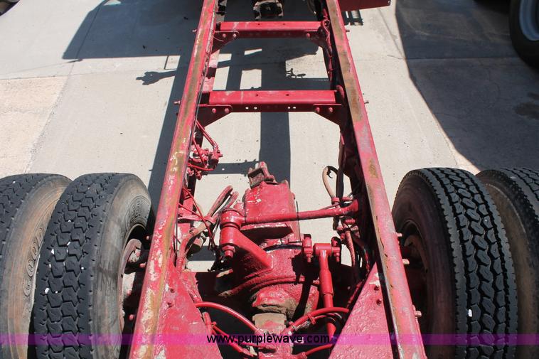 image for item K8811 2001 Sterling L9500 truck cab and chassis