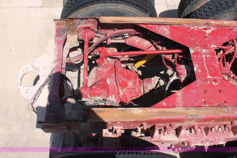 image for item K8811 2001 Sterling L9500 truck cab and chassis