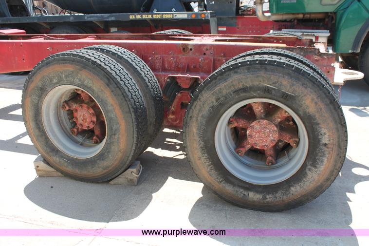 image for item K8811 2001 Sterling L9500 truck cab and chassis