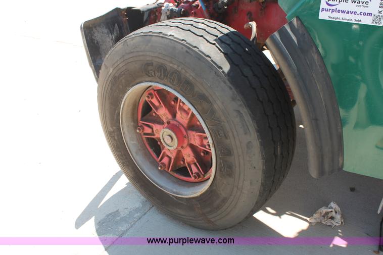 image for item K8811 2001 Sterling L9500 truck cab and chassis