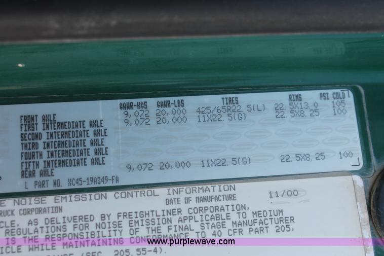 image for item K8811 2001 Sterling L9500 truck cab and chassis