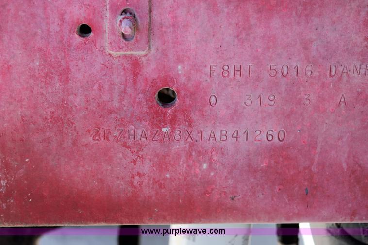 image for item K8811 2001 Sterling L9500 truck cab and chassis