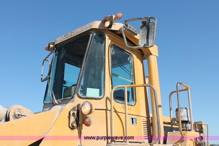 image for item K8813 1989 Caterpillar 950E wheel loader