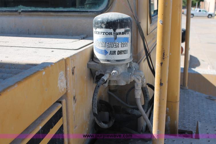 image for item K8813 1989 Caterpillar 950E wheel loader