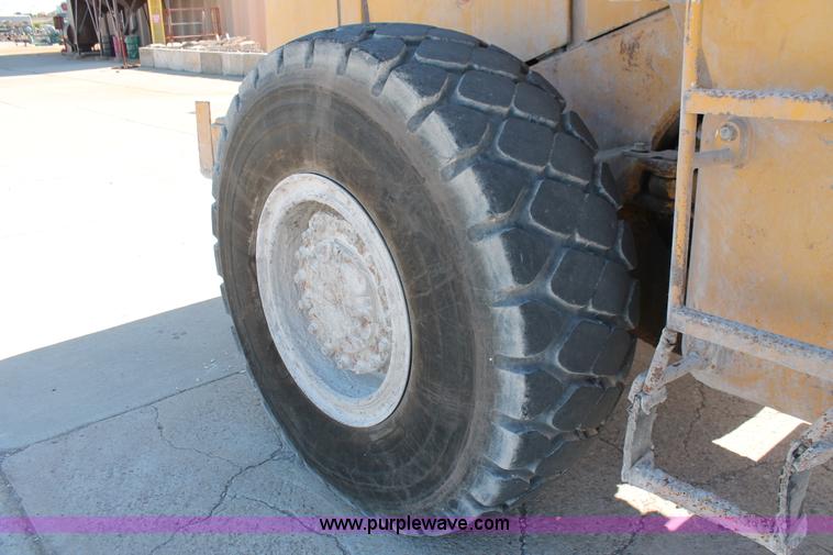 image for item K8813 1989 Caterpillar 950E wheel loader