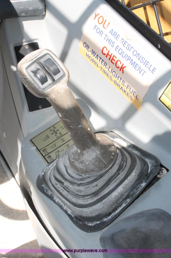 image for item K8815 2005 Caterpillar TH560B telehandler