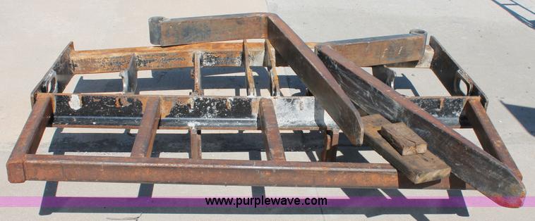 image for item K8815 2005 Caterpillar TH560B telehandler