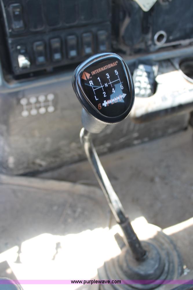 image for item K8816 2002 International 4300 truck cab and chassis