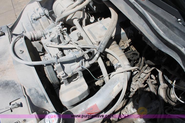 image for item K8816 2002 International 4300 truck cab and chassis