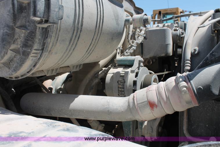 image for item K8816 2002 International 4300 truck cab and chassis