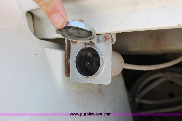 image for item K8816 2002 International 4300 truck cab and chassis