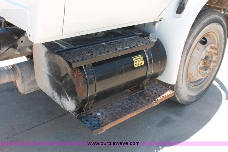 image for item K8816 2002 International 4300 truck cab and chassis