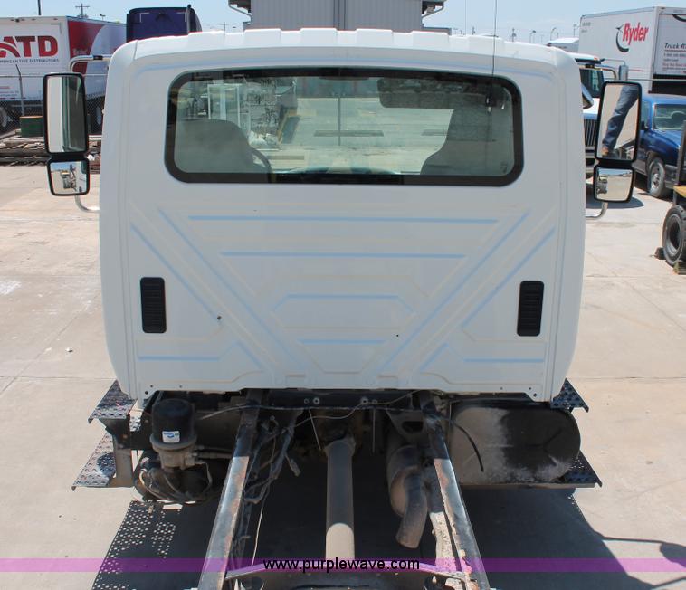 image for item K8816 2002 International 4300 truck cab and chassis