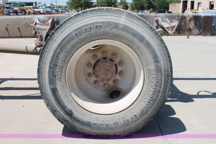 image for item K8816 2002 International 4300 truck cab and chassis