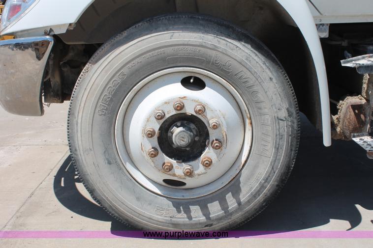 image for item K8816 2002 International 4300 truck cab and chassis