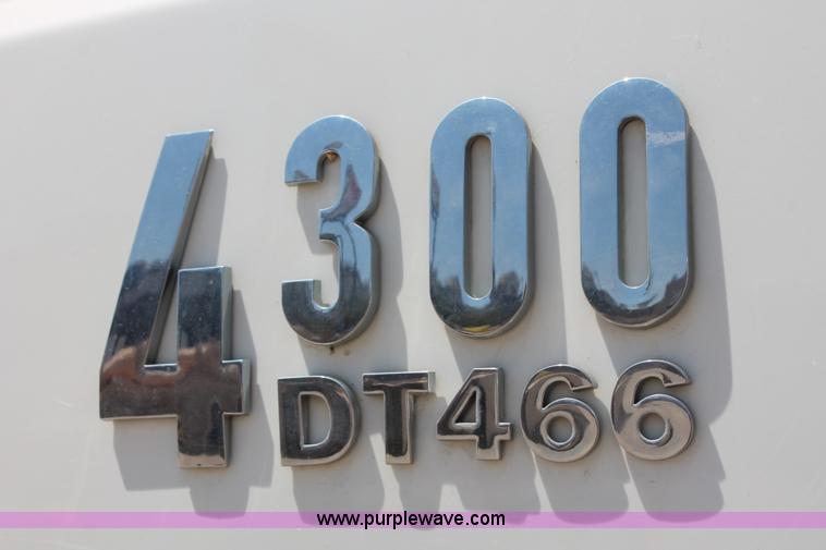 image for item K8816 2002 International 4300 truck cab and chassis