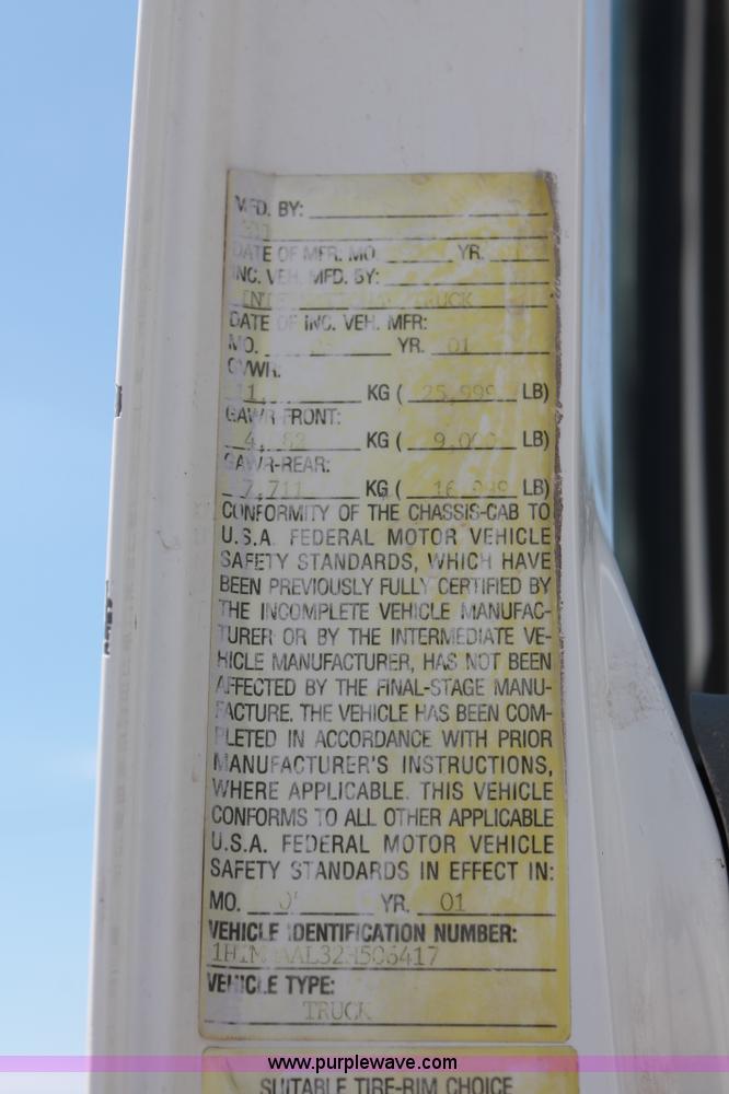 image for item K8816 2002 International 4300 truck cab and chassis