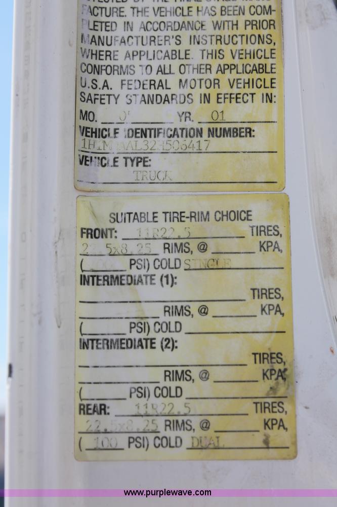 image for item K8816 2002 International 4300 truck cab and chassis