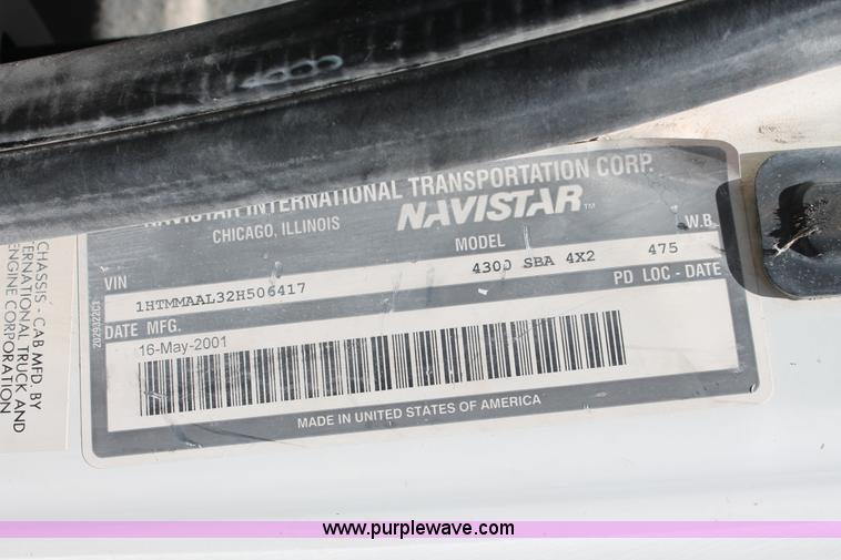 image for item K8816 2002 International 4300 truck cab and chassis