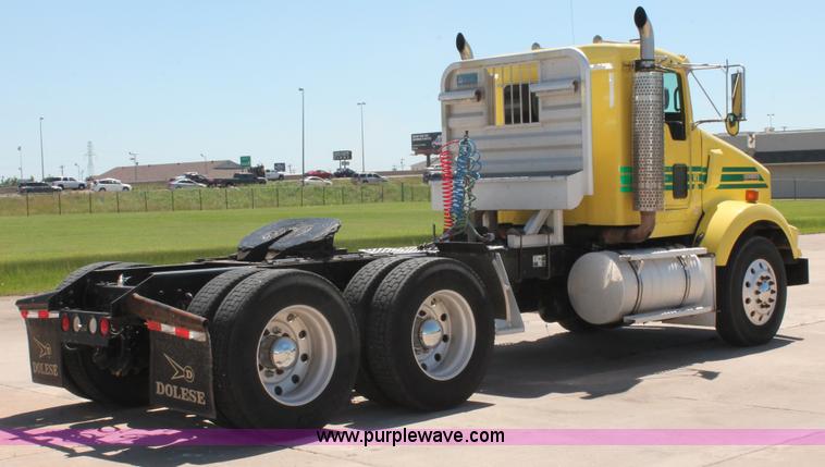 image for item K8817 2007 Kenworth T800 semi truck
