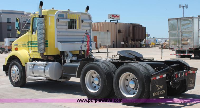 image for item K8817 2007 Kenworth T800 semi truck