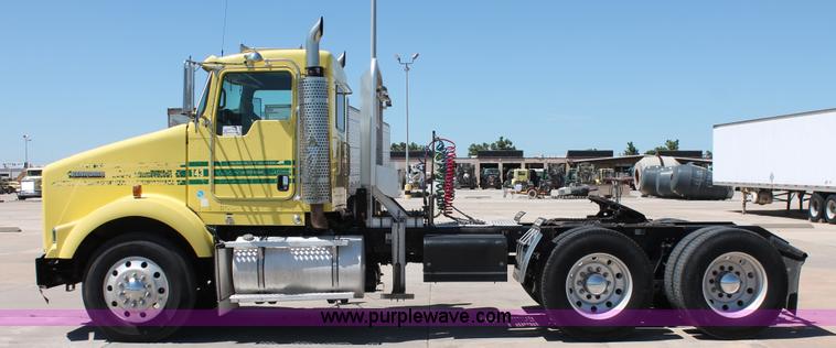 image for item K8817 2007 Kenworth T800 semi truck