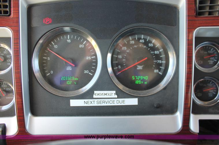 image for item K8817 2007 Kenworth T800 semi truck